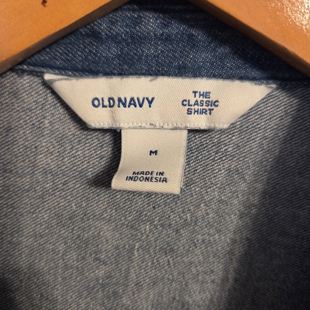 Old Navy Classic Medium Wash Denim Button Down Shirt - M - Picture 4 of 5